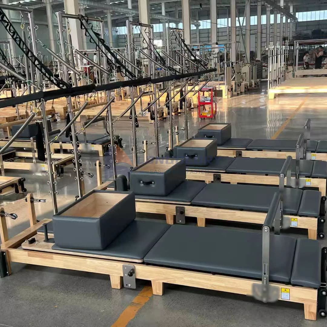 မျှော်စင်တစ်ဝက်ပါသော Oak Pilates ပြုပြင်ပြောင်းလဲရေးသမား